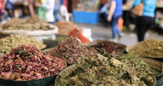 &eacute;pices sur un march&eacute; 