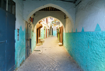 Fototapeta premium Na ulicy w Medynie. Moulay Idriss Zerhoun, Maroko