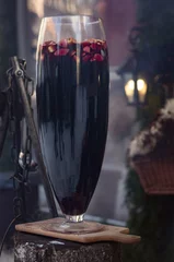 Crédence de cuisine en verre imprimé Alcool Huge glass of Christmas hot wine.