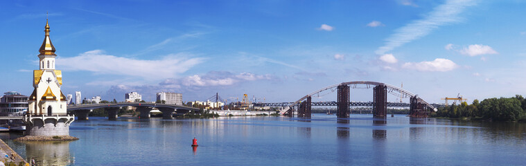 Obraz premium Panorama of the river dnepr with bridges and church at Kiev