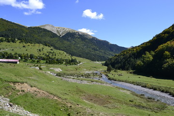 Fototapeta na wymiar Aguas Tuertas, Pirineo Aragones