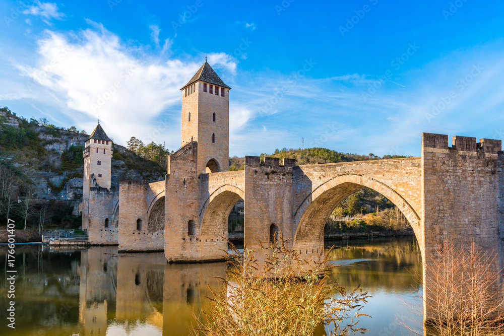 1000_F_176601407_NO61UzcCamY690NBGidaFQWTRH4LDfBR.jpg