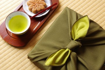 風呂敷包み（お歳暮・お中元イメージ）