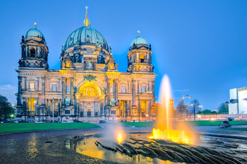 Night at Berlin Cathedral with fountain in Berlin city, Germany © orpheus26