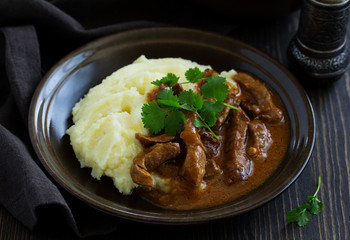 Meat sauce goulash with mashed potatoes.