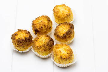 coquitos, dulce de coco