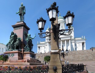 Fototapeta na wymiar Senate Square and Lutheran Cathedral are landmarks of Helsinki, Finland