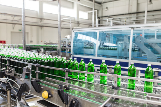 Bottling plant - Water bottling line for processing and bottling pure mineral carbonated water into bottles.