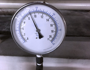 Dial Pressure Gage with Maximum Scale of 300 psi