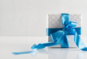 Gift box with ribbon on white background - 176621005