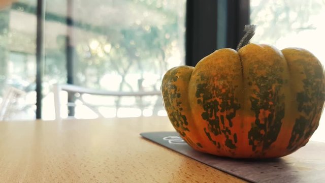 zucca sul tavolo di un bar