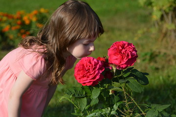 Fototapeta na wymiar Girls with red roses
