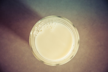 un vaso de leche e irse a dormir