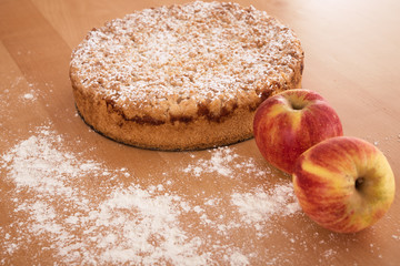 round apple pie with crumbles