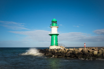 Mole an der Ostseeküste in Warnemünde.