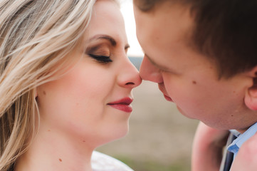 Fototapeta premium walk the beautiful wedding couple