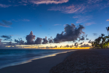 Fototapeta premium Sonnenaufgang am Bavaro Strand Dominikanische Republik-1