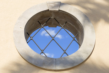 Obraz premium round window with grille