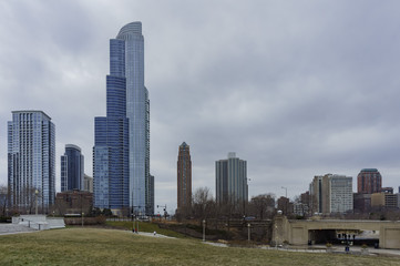 Fototapeta na wymiar Skyscapers and skylin of Chicago from Milennium Park