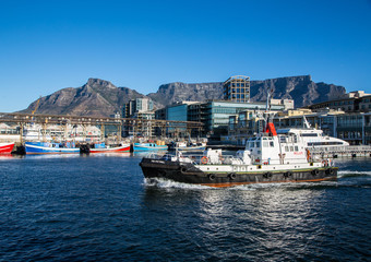 Fototapeta na wymiar Ships in the harbour of Cape Town in South Africa
