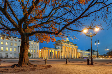 Brandenburg gate or Brandenburger Tor in Berlin, Germany. Herbst abends. © Sliver