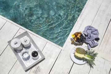 Gordijnen Breakfast at the pool © triocean