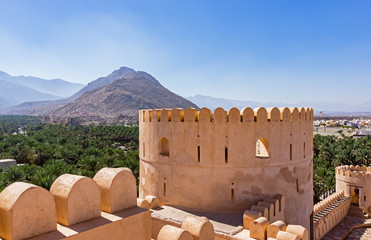 The Nakhl Fort is a large fortification in the Al Batinah Region of Oman. It is named after the Wilayah of Nakhal. - obrazy, fototapety, plakaty