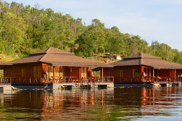 Fototapeta na wymiar Resort wooden house floating on the Srinakarin Dam, kanchanaburi, thailand