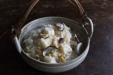 秋の食材をつかった炊き込みごはん