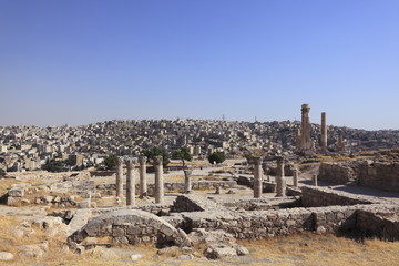 Fototapeta premium アンマン城のビザンティン教会跡とアンマン街並み