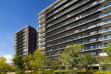 緑に囲まれたマンション