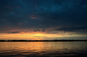 Fototapeta premium Zachód nad wodą