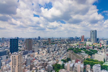 Obraz premium Beautiful city skyline of Downtown Tokyo, Among crowded skyscrapers under blue sunny sky in Tokyo, Japan. Aerial view of busy Tokyo City. 10 October 2017