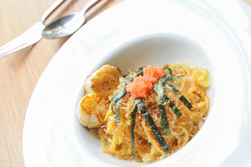 spaghetti with scallop and seaweed