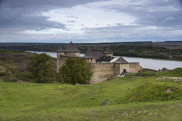 Fototapeta na wymiar Khotyn fortress on the bank of Dniester river with dramatic sky in autumn