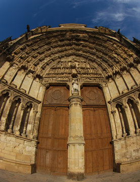 Bazas, portail et tympan de la cath&eacute;drale, Nouvelle-Aquitaine, Gironde, France