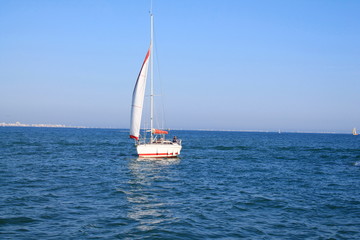 Obraz premium Promenade en voilier en méditerranée, France