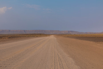 Fototapeta na wymiar Sandstraße durch Namibia