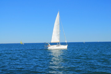 Pratique de la voile en m&eacute;diterran&eacute;e, France