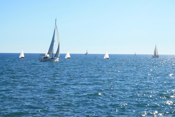 Obraz premium Pratique de la voile en méditerranée, France
