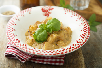 Potato with paprika and cream
