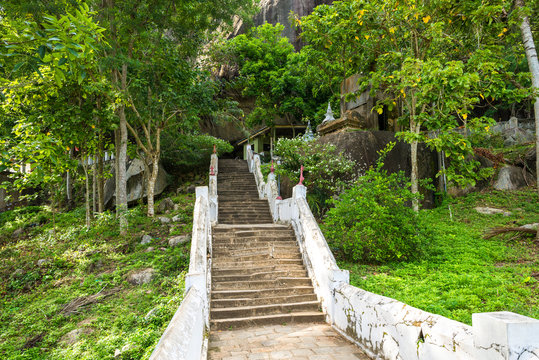 The 1500-year-old, most important cultural-historical temple of the region Tangalle, the Mulkirigala Raja Maha Vihara. Situated round about 200m high, 450 steps lead steeply upwards to the monastery