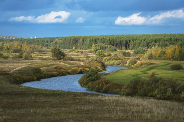 Obraz premium River Nerl on the background of the autumn countryside, Russia