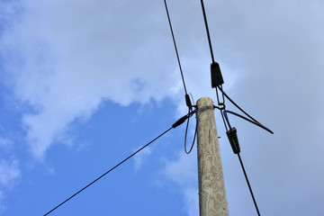Strommast aus Holz
