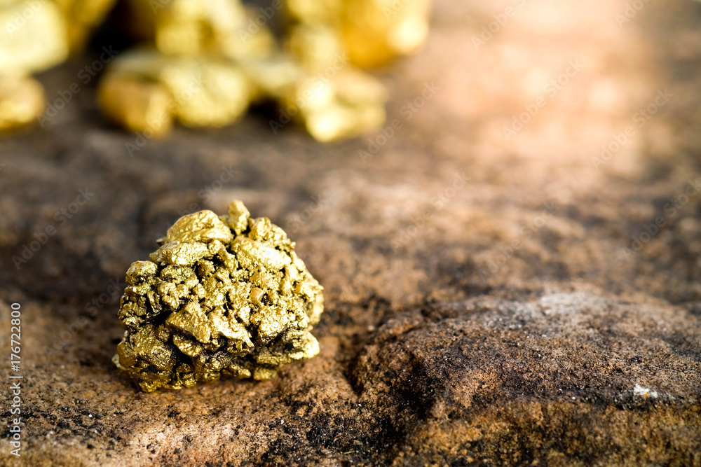 Wall mural the pure gold ore found in the mine on a stone floor