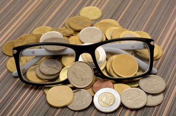 Eye Glass with gold coins - Analysis concept