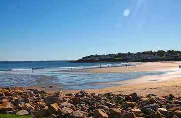 Distant view oa sanding beach with tiny people