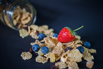 whole grain cereal flakes which mixed berry fruit and raisins