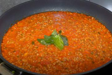 Pfanne mit bolognese sauce 
