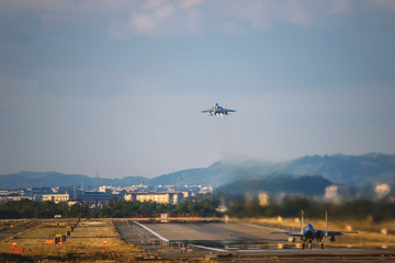 離陸するF15イーグル戦闘機